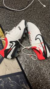 Kasut bola nike tiempo