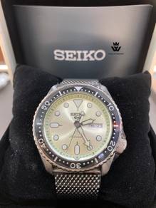 Seiko SRPE75K1 Automatic Diver’s Watch
