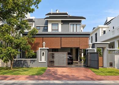 Semi-Detached House For Sale in Shah Alam,SGR