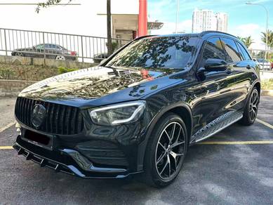 Mercedes Benz GLC300 300 4MATIC AMG LINE in Desa Petaling, KUL