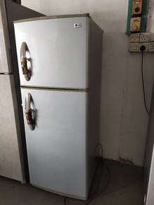 peti sejuk 2 pintu jenama LG