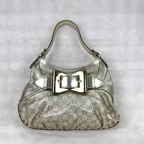 Gucci GG Signature Queen Hobo Bag Metallic Silver