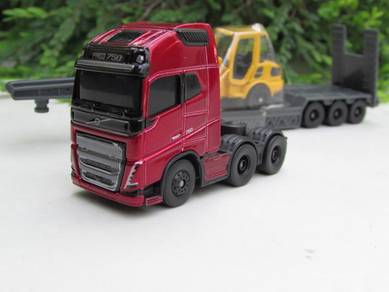 Maisto (7cm) Volvo FH16 With Volvo L25H w/ Bucket