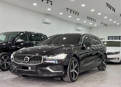 Volvo V60 T8 RECHARGE ULTIMATE in Bukit Minyak, PNG