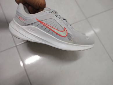 Quest 5 running sneakers