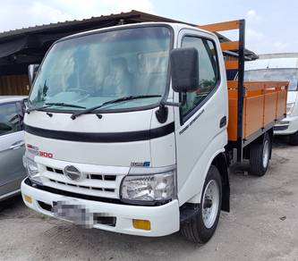 Lori Hino 10 kaki Kargo (new Kargo)( Diesel Hijau)