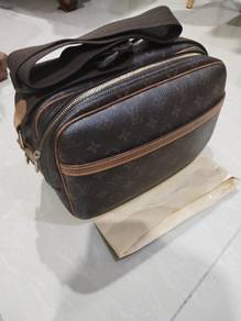 Louis Vuitton reporter bag