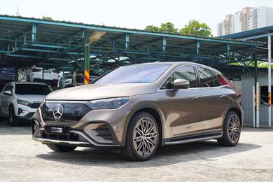 Mercedes Benz EQE 500 4MATIC in Old Klang Road, KUL
