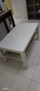 meja kopi (coffee table) 