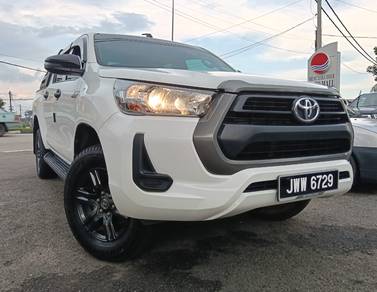 2024 Toyota Hilux E