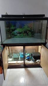 cabinet with 4×2 ft akuarium