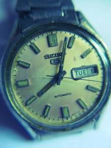 Seiko 5 Automatic 17 Jewels Round White Dial Watch