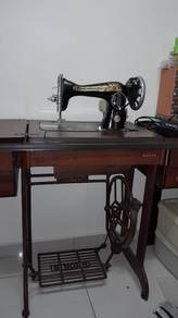 Singer sewing machine 