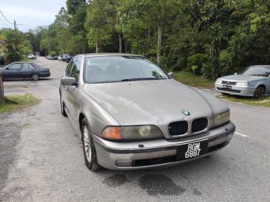 BMW 523i 23i (CBU) in Puchong, SGR