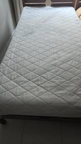 Mattress protector