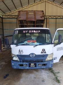 Lori Tipper Hino Turbo WU710R