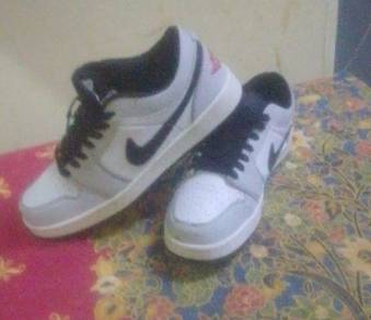 Air Jordan 1 Low 'Light Smoke Grey'