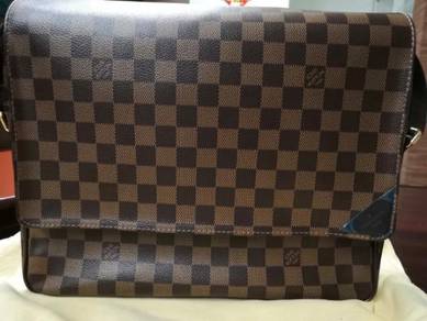 Louis Vuitton Messenger Bag