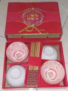 New in box four pieces ceramic bowl with chopstics