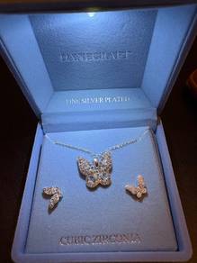 Necklace and earring
