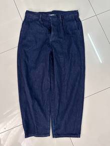 34 L Uniqlo Dark Wash Denim Jeans