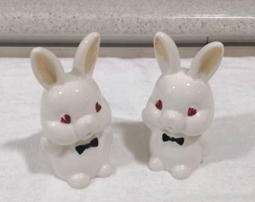 Chinese Ceramic Decorative Figerine [Rabbit] 純潔白兔