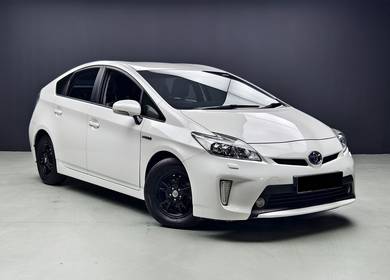 Toyota Prius LUXURY (HYBRID) in Cheras, KUL