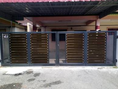 12kaki pintu pagar