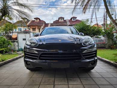 Porsche Cayenne S S HYBRID in USJ, SGR
