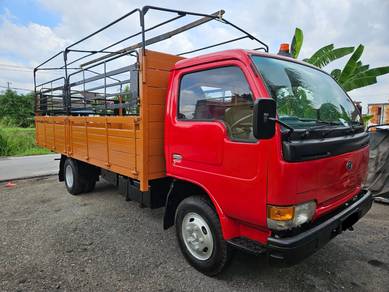 Nissan UD YU41H5 KARGO AM 17 KAKI PANJANG