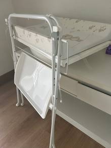 baby changing stand