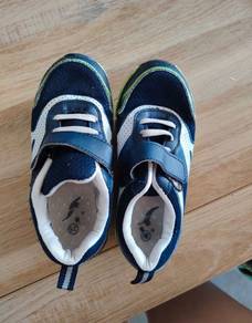 Sport shoes
