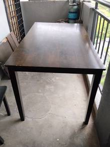 Meja makan