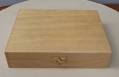 Wooden lens box