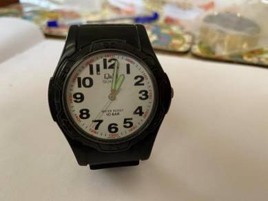 Q&Q Quartz White Dial Black Case Watch