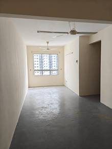 Apartment For Sale in Centrio Avenue