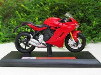 Maisto 1-18 2017 Ducati Supersport S 939 Red