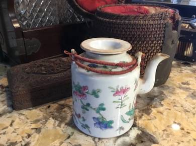 Chinese porcelain teapot with Basket