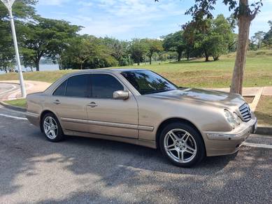 Mercedes Benz E240 240 AMG (CBU) in Dengkil, SGR