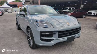 Porsche Cayenne BASE in City Centre, KUL