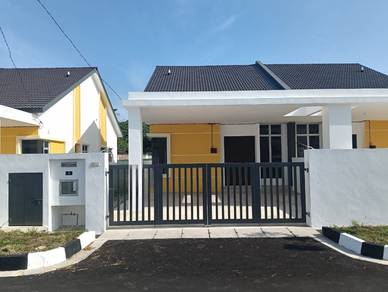 Semi-Detached House For Sale in Lunas,KDH