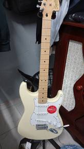 gitar elektrik squier by fender Stratocaster