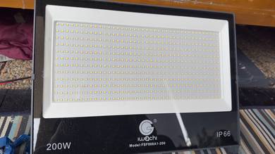 untuk di jual lampu LED Iwachi 200W