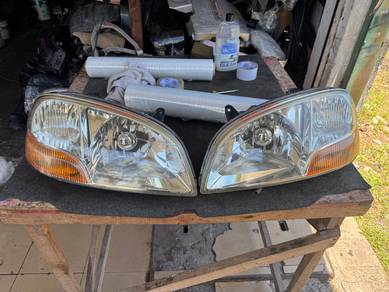 No 18-4-31 Suzuki Swift Ignis Lampu Depan Jpn