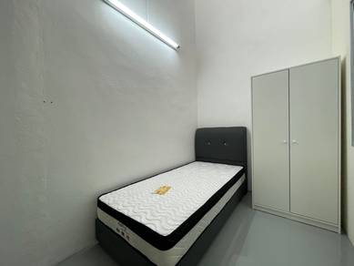 Room in Alma, PNG