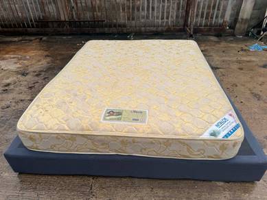 (Vono) 9'' Spring Coil Tilam Queen Mattress