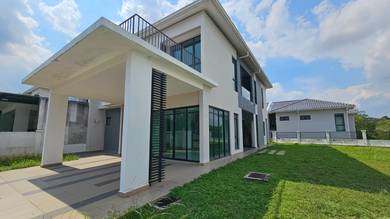 Semi-Detached House For Sale in Shah Alam,SGR