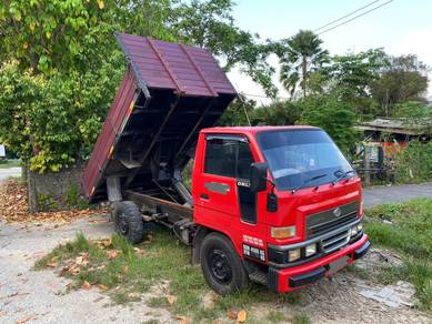 Daihatsu Tipper 1 Tan