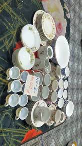 Pinggan dan set cawan 
