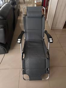 Like-New Reclining Folding Chair (Aluminum alloy folding recliner)